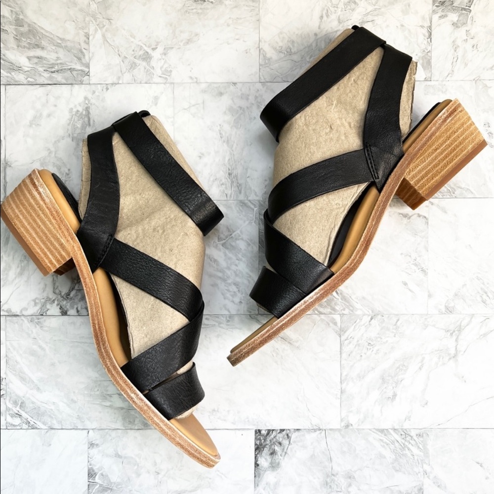 Kork-Ease sandals size 8. I only wore them once.